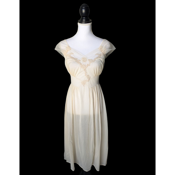 Vanity Fair Cream Mesh Embroidered V Neck Gown Slip Dress Negligee Nightgown 34 - Picture 1 of 9